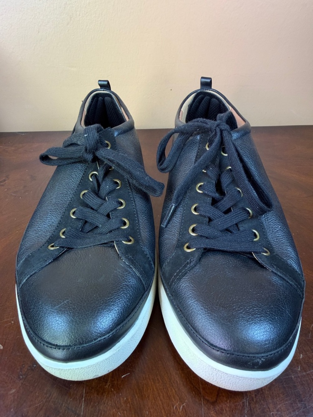 Vionic Black Leather‎ Lace-Up Sneakers with White Sole